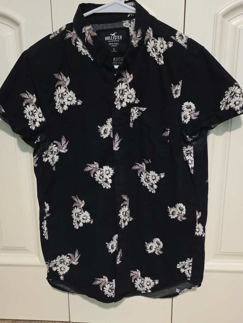 Mens Hollister Black Short-Sleeve Floral Button-Up Shirt